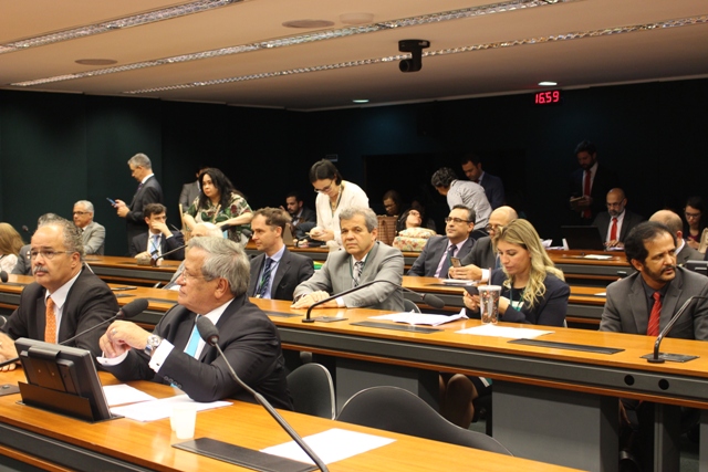 Parecer sobre Reforma Tributária é aprovado e segue para plenário