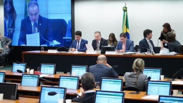 Substitutivo do relator é aprovado na Comissão Especial da reforma da Previdência