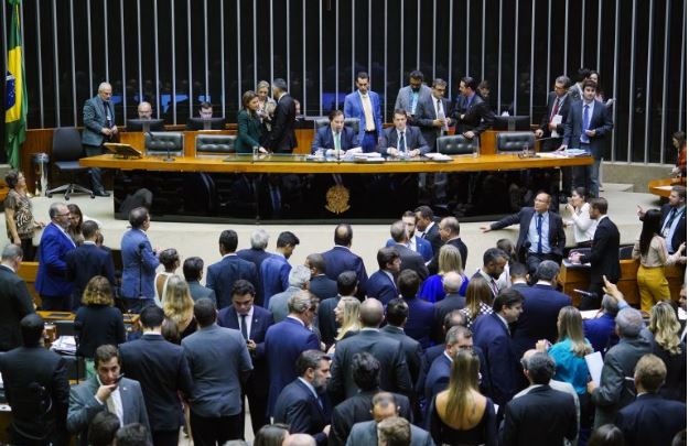 Reforma tributária é tema de debate na Câmara dos Deputados