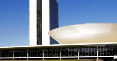 Câmara aprova PEC 10/20 sem reduções salariais Câmara aprova PEC 10/20 sem reduções salariais