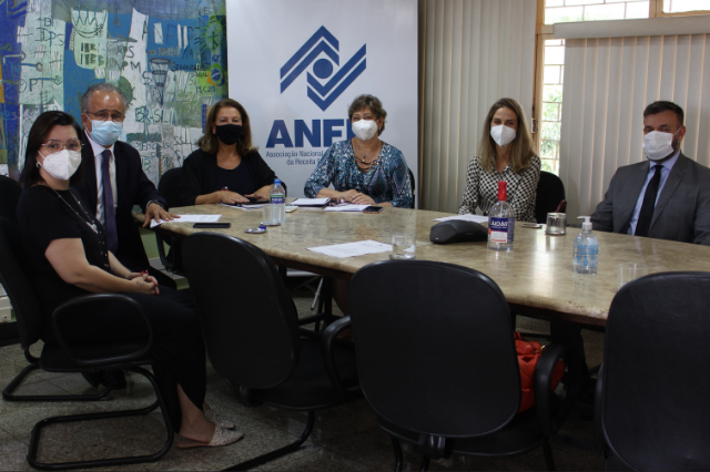 Reuniao com advogados Capa